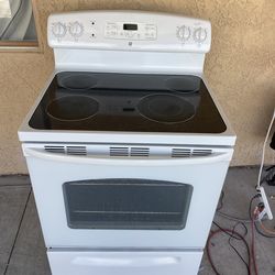 Eléctric stove brand GE 60 days of warranty free delivery and install