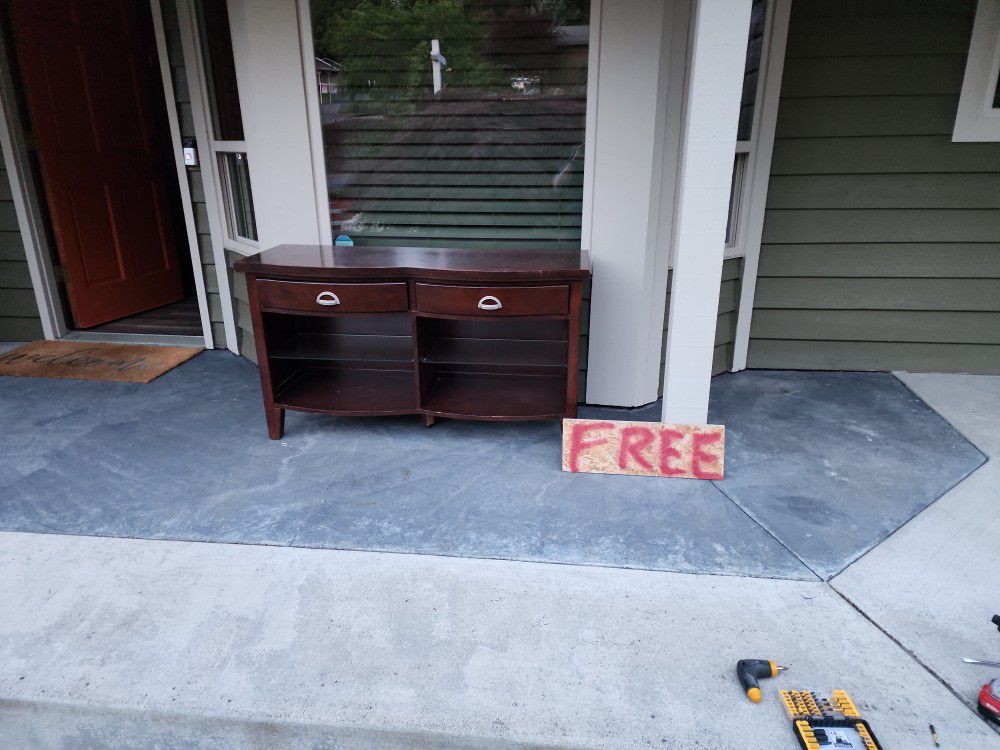 Tv Stand FREE In MILTON.
