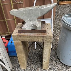 110 lb Vulcan Anvil – Solid Working Condition
