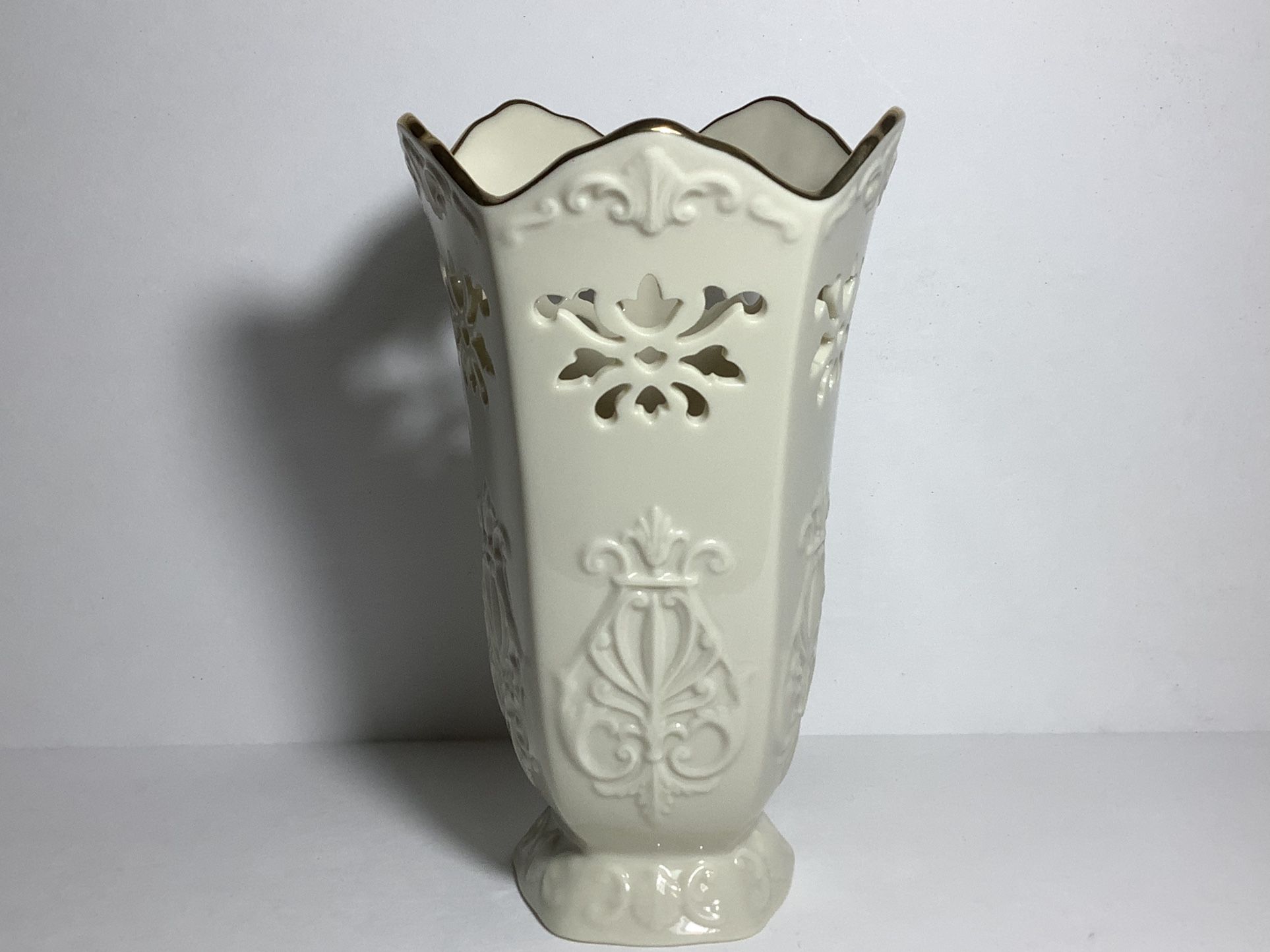 LENOX “LANGTRY” COLLECTION FROM THE NINETIES VASE