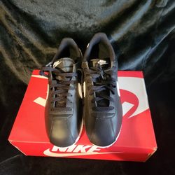 Nike Cortez Black And White 9.5 Mend