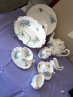 Royal Albert China set for 8