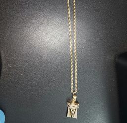 10k Chain and Jesus pendant