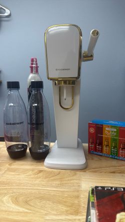 Soda Stream Soda Maker with New Bottles and two co2 Tanks