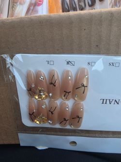 Press on nails