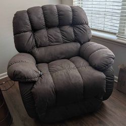 Large Zero Gravity Lift Recliner
