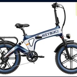 Tyson electric bike features a uni-body design with a magnesium frame for higher quality and safety. It runs up to 55 miles with a 750W motor. Tys