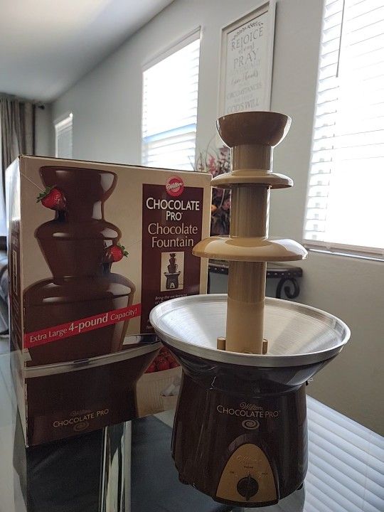 ✅️ Wilton 16" Chocolate Pro• 3-Tier Chocolate Fountain• Never Used• $40firm