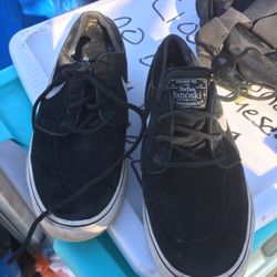 Like New Leather Nikes Size 6 1/2 Only $20 Firm