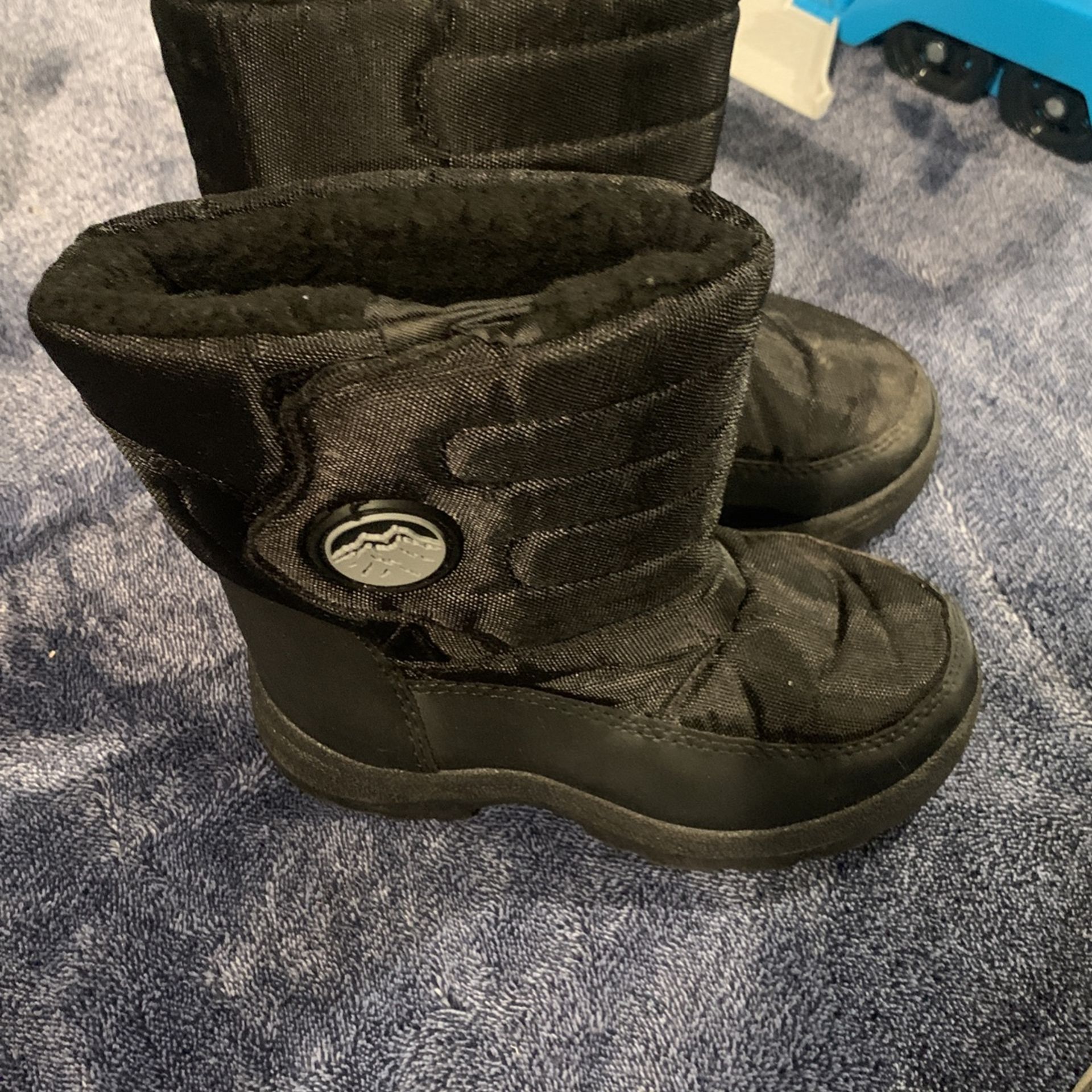 Snow Boots Size 9c And 11c