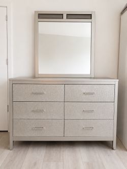 Dresser With Six Drawers And Mirror