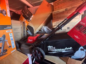 Milwaukee
M18 FUEL Brushless Cordless 21 in. Walk Behind Dual Battery Self-Propelled Mower (Tool-Only