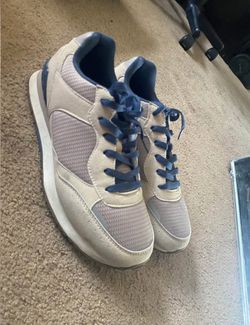 Shoes size 9.5