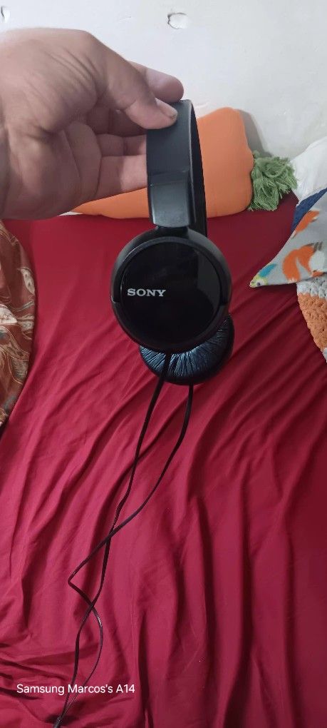 SONYS HEADPHONES