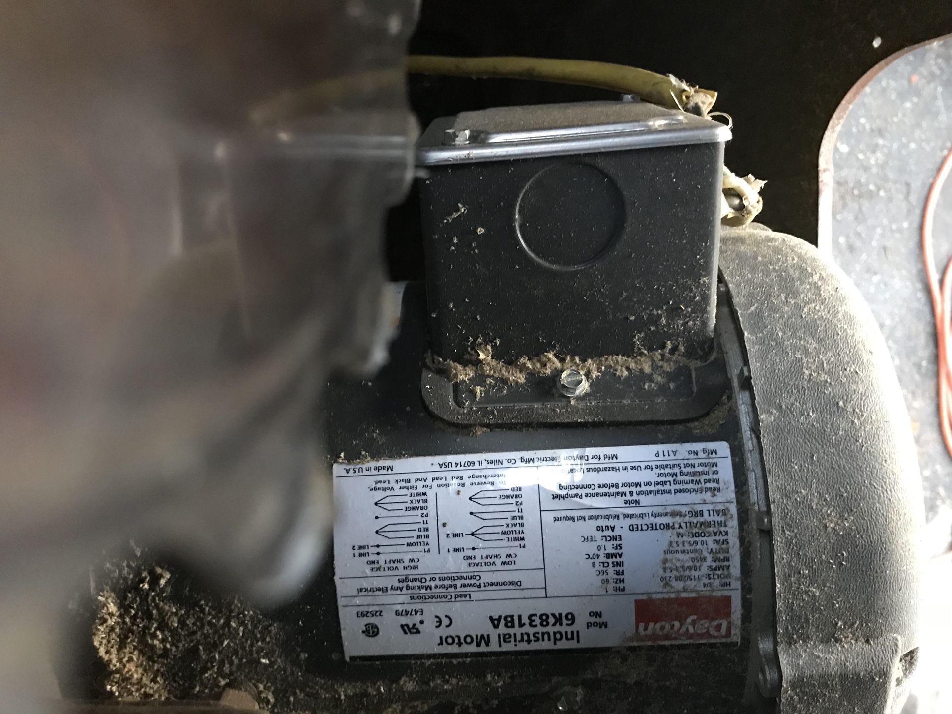 Heavy duty industrial grade Yates American Table saw with jointer / sander. Works as it should