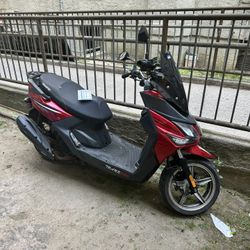 Gas Moped With Title 150 Cc