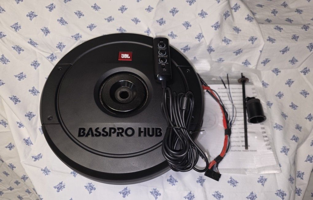 JBL BASSPRO HUB 11" POWERED SUBWOOFER