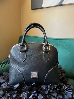Dooney & Bourke Lucca Leather Satchel In Black Great Bag In Good Condition.🎀