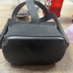 Oculus quest 1 headset with charger