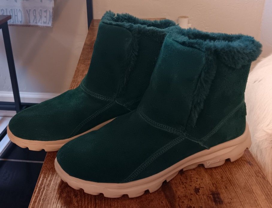 Women's Like New "Skechers" Goga Mat Green Fur Lined Suede Ankle Boots- 7.5