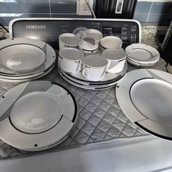 Dinnerware Set