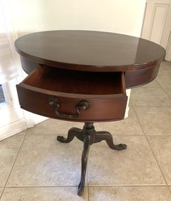 Mahogany Wood End Table With Drawer 25”W x28” H