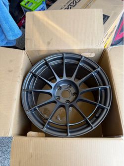 Enkei nt03 RR 18x10.5 +15 5x114.3 gunmetal grey