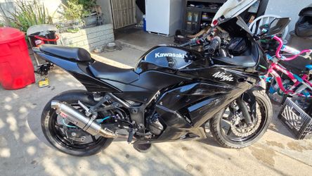 2009 Kawasaki Ninja 250R only  3k miles! $2,950 Firm!