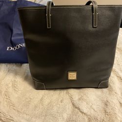 Dooney & Bourke Pebble Leather Medium Black Red Interior Excellent $350 Dustbag