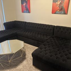 Black Tuffed Sectional 