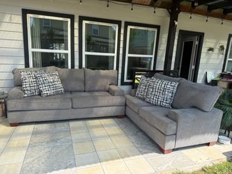 Gray Sofa & Loveseat Set – Excellent Condition