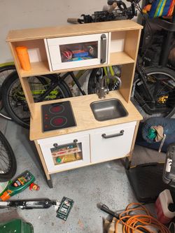 Wooden kitchen and accessories
