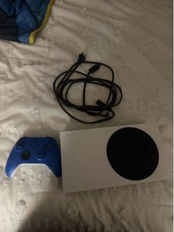 Xbox series s 330$ everything in good condition controller included every cord included box included