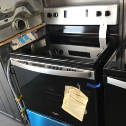 New Scratch And Dent Whirlpool 5 Burner Glass Top Stainless Steel Range. 1 year Warranty 