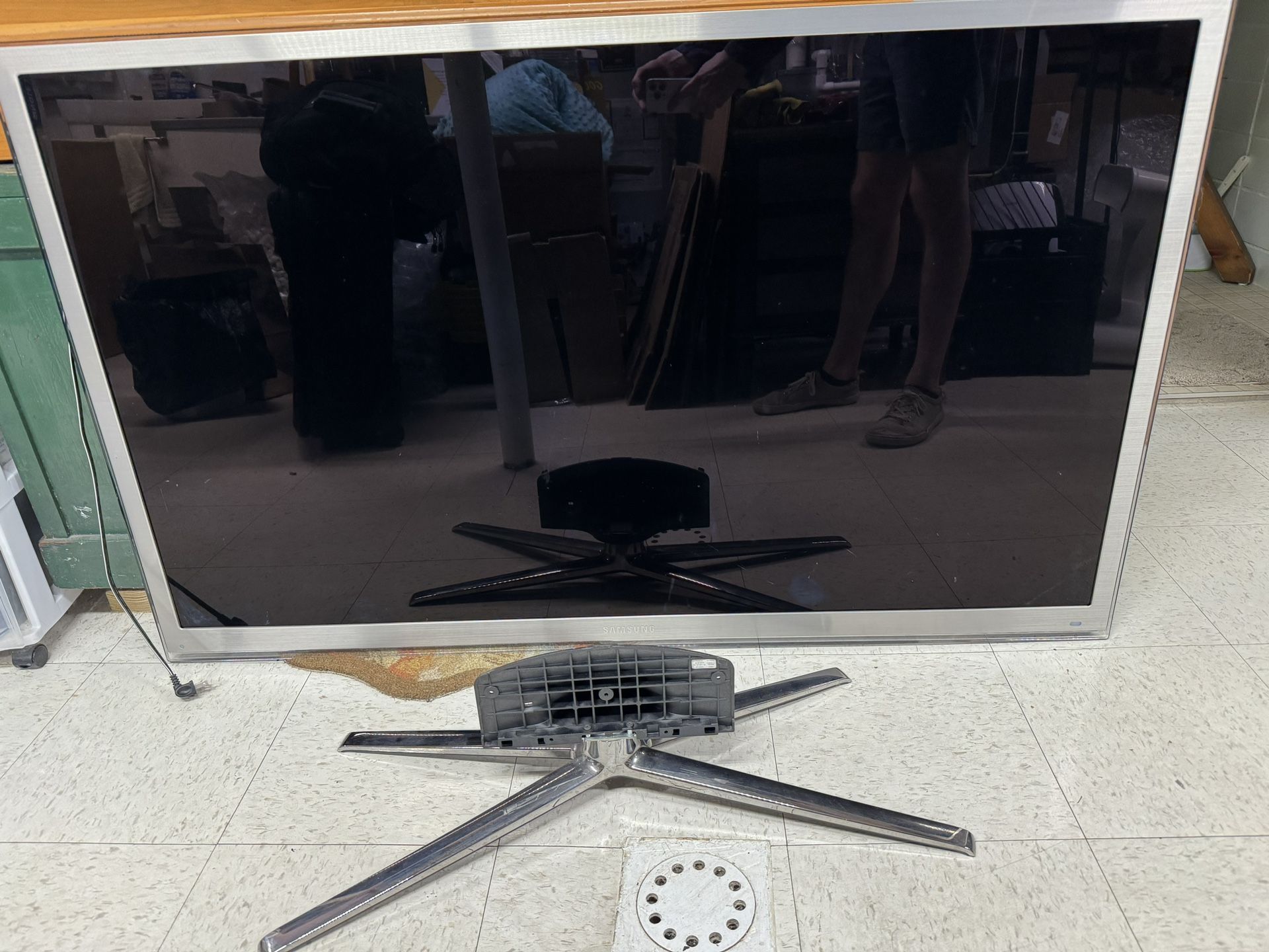 Samsung 3D HDTV With Stand