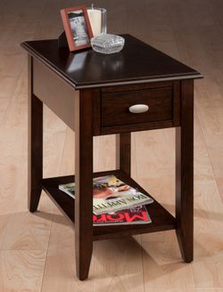 Value Merlot Chairside Table