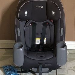LIKE NEW SAFETY 1ST CONVERTIBLE CAR SEAT!!!!