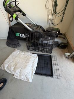 Metal dog crate