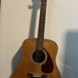 Yamaha F-335 Acoustic Guitar 