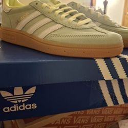 Size 6 Woman Adidas 