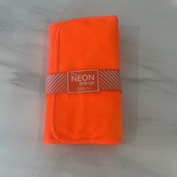 24-pcs “The Neón Orange” Makeup Brushes 🚫No delivery 🚫