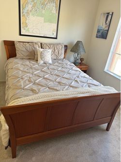 Queen sleigh bed