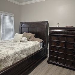 Queen Size Hillsboro Solid Cherry Bedroom Set