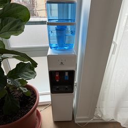 Filtered water dispenser (avalon) with zerowater filter system