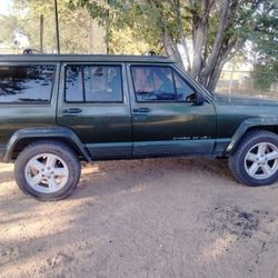 Good Jeep  182 Miles 1996  $ 4.800 Best Offer 