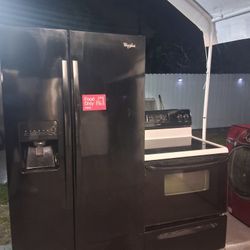 Refrigerador And Stove Work Perfect