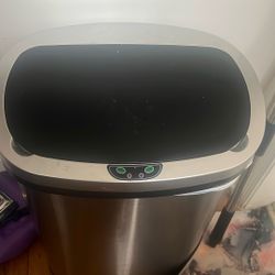 13 Gallon Automatic Garbage Can