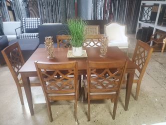 7 pc dining set with 6 chairs with fabric (New)