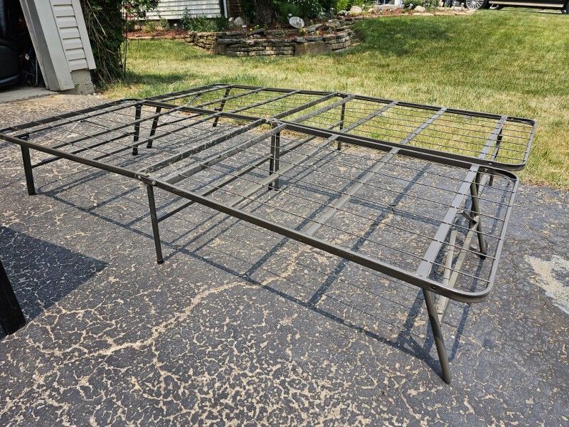COLLAPSIBLE TWIN BED FRAMES - CREATE A QUEEN! 🌟