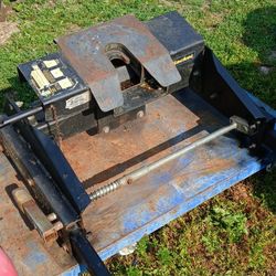 Hijacker Sliding 5th Wheel Hitch – Heavy-Duty with Manual Slide